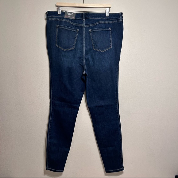 Torrid Midfit Super Skinny Super Soft Dark‎ Wash Jeans Size 20T - Picture 2 of 9